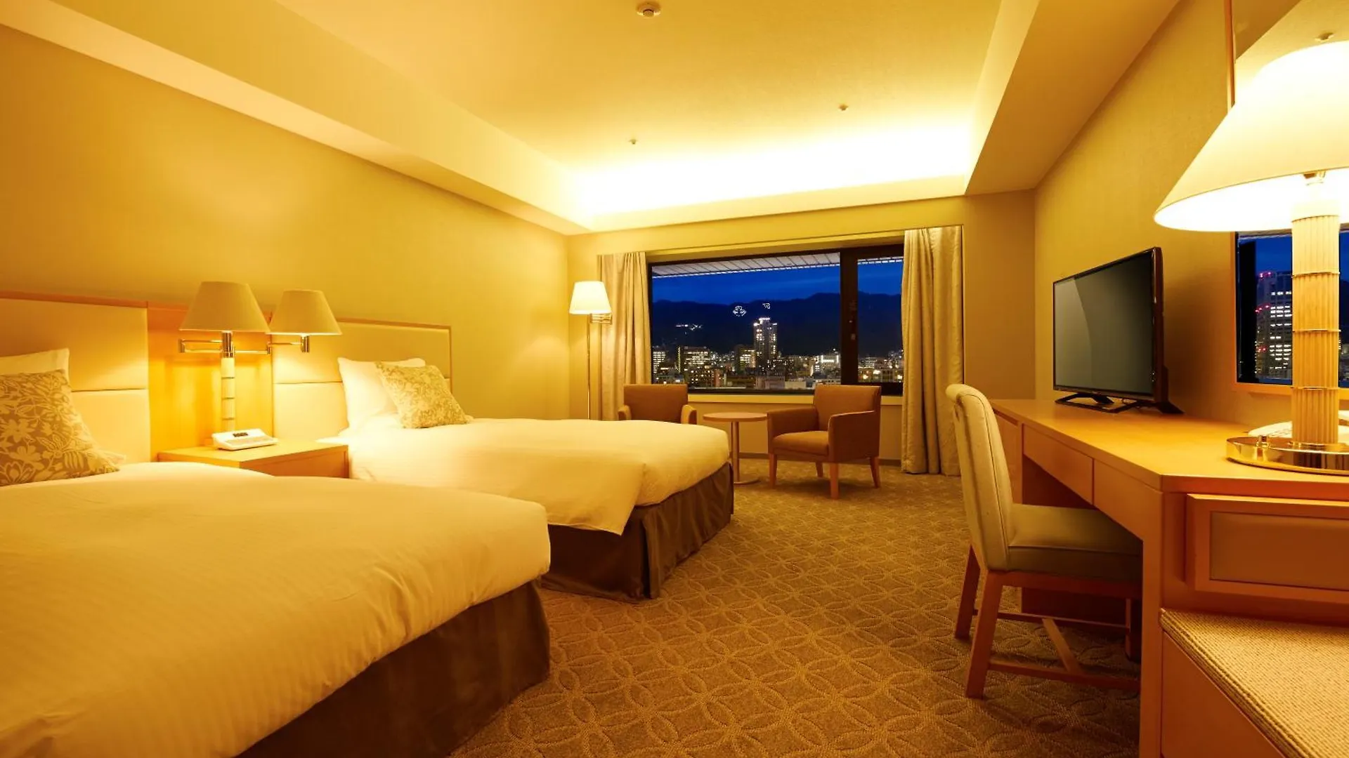 Hotel Okura Kobe 5*,
